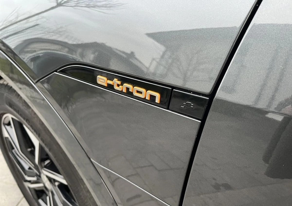 Audi e-tron cena 165900 przebieg: 16000, rok produkcji 2022 z Łódź małe 232